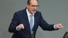 Bundesinnenminister Alexander Dobrindt (CSU) will sich verstärkt um unerlaubte Drohnenüberflüge kümmern.