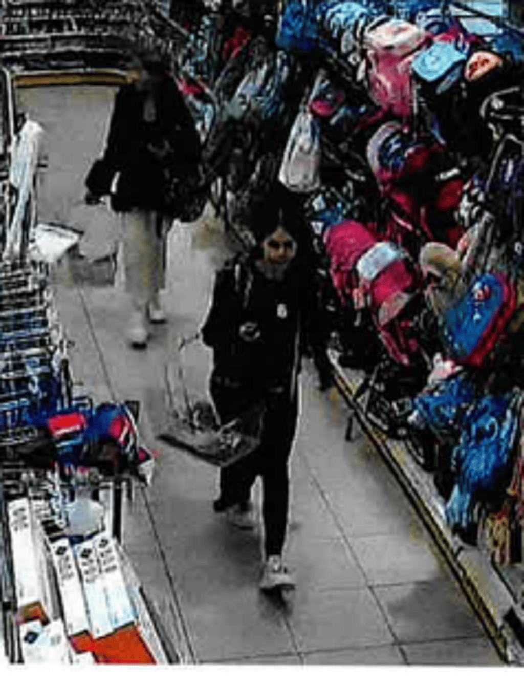 Die beiden mutmaßlichen Täterinnen hatten versucht, in einem Laden am Breiten Weg in Magdeburg Parfüm zu stehlen.