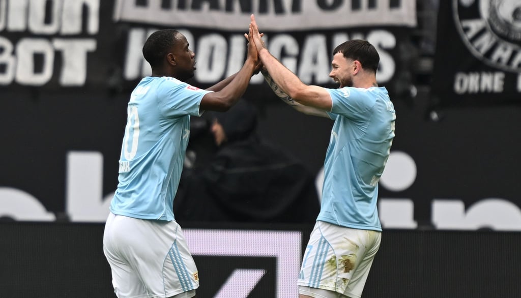 Ilyas Ansah und Oliver Burke (r) harmonieren immer besser.