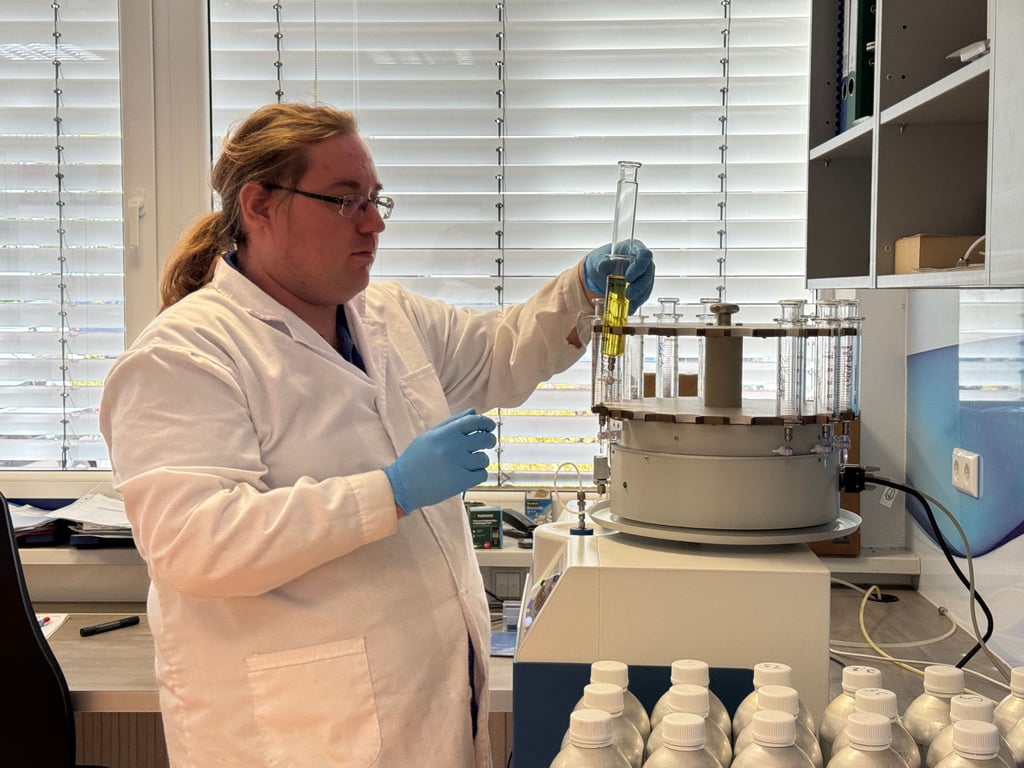 Marcus Willbrandt hat bereits während seiner Ausbildung zum Chemielaborant in Leuna verschiedene Messtechniken kennengelernt.