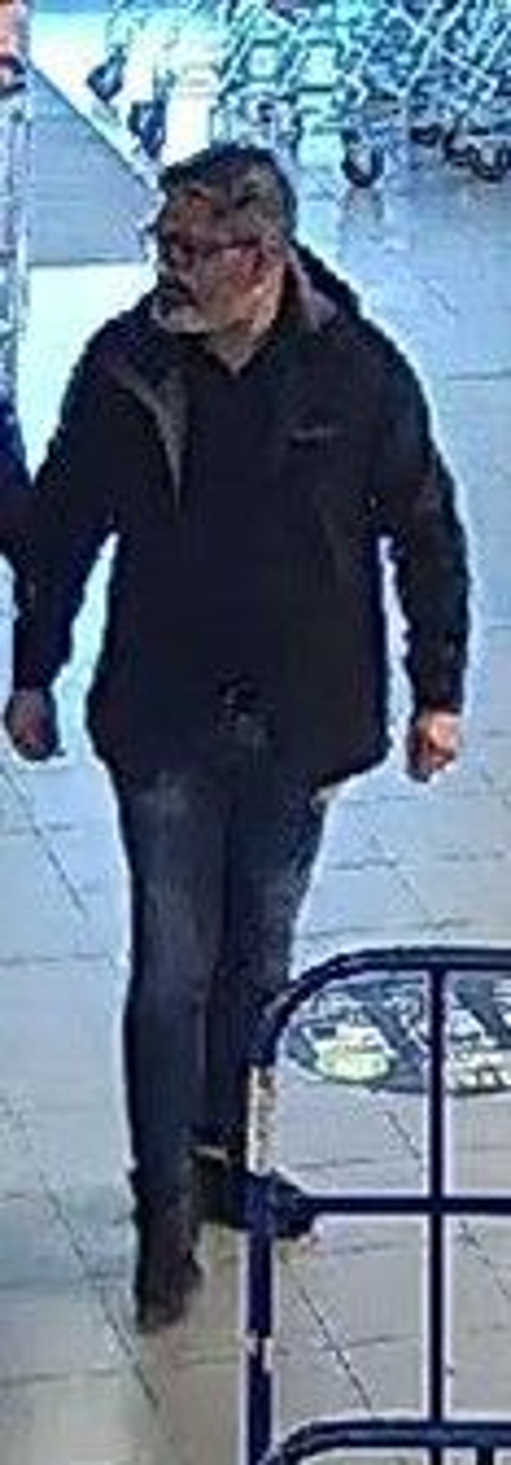 Diebstahl in Halle: Wer kennt diesen Mann?