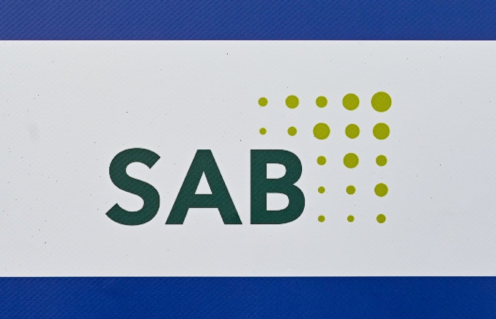 Das Logo der Sächsischen Aufbaubank. (Symbolbild)