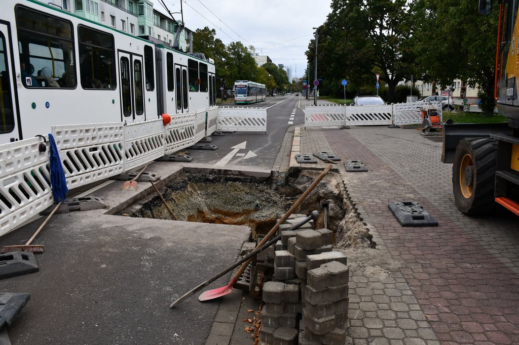 In Magdeburg ist eine Straße eingebrochen.