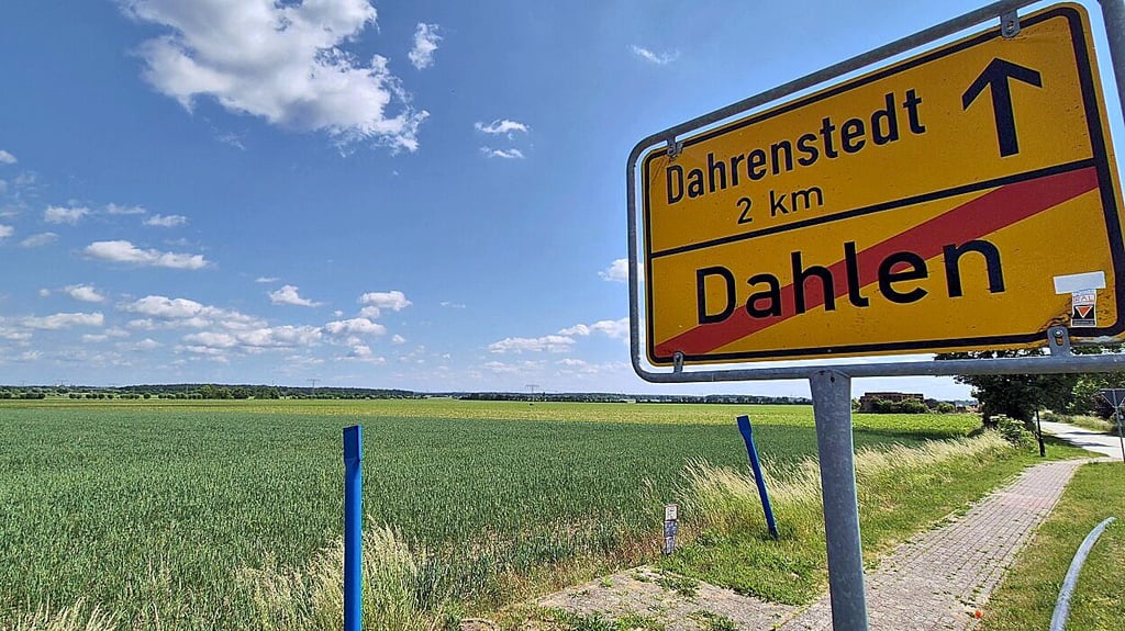 Östlich von Dahlen bei Stendal sollen Windkraftanlagen gebaut werden. Im Stadtrat wird debattiert, ob die Bürger dazu befragt werden sollen.