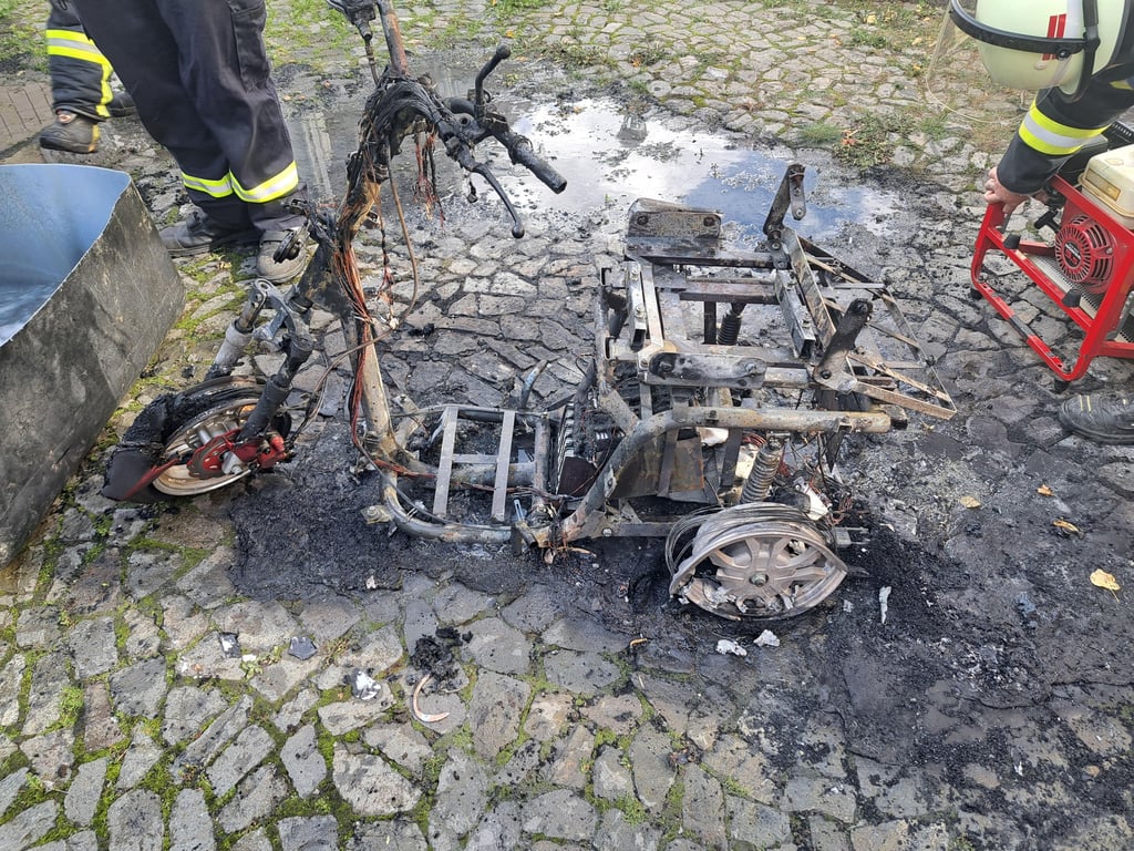 Dieser Krankenfahrstuhl geriet am 24. September in Benneckenstein in Brand.