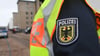 Bei der Razzia waren 95 Polizeibeamte im Einsatz. (Symbolbild)