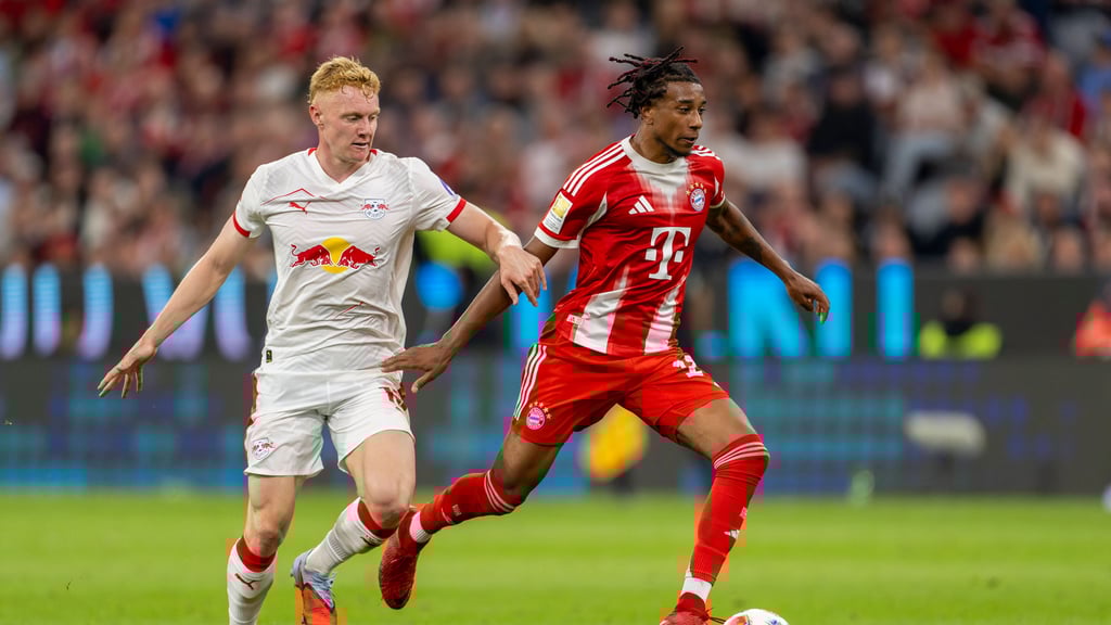 Seiwald im Duell mit Bayern-Profi Michael Olise.