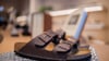 Birkenstock kauft eine 78.000 Quadratmeter große Produktionsanlage bei Dresden (Archivbild)