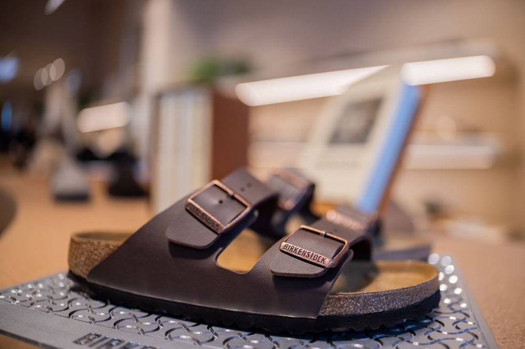 Birkenstock kauft eine 78.000 Quadratmeter große Produktionsanlage bei Dresden (Archivbild)