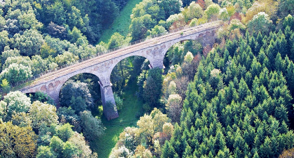 Bald ohne Gleise, dafür mit Radweg? Die Schnecktalbrücke im Saubachtal soll Teil des Finnebahn-Radweges werden.