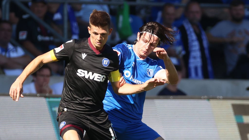 Marvin Wanitzek (links) und der KSC spielen gerne gegen Jean Hugonet und den FCM.