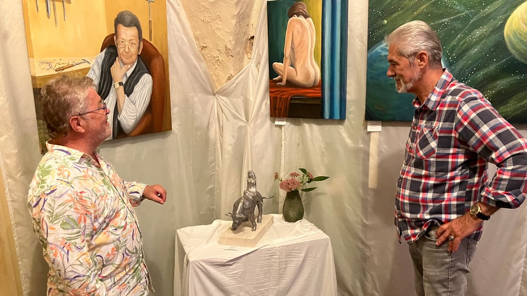 Die Hobbykünstler Ronald Kirschner (li.) und Joachim Patzer im Gespräch