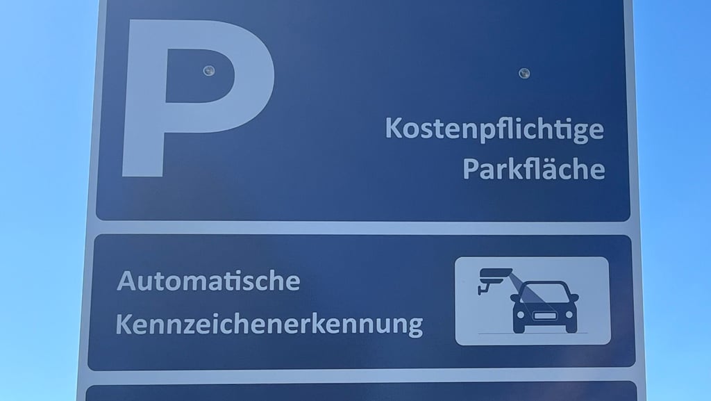 Auf dem Parkplatz Hexentanzplatz werden die Kennzeichen bei der Einfahrt erfasst.