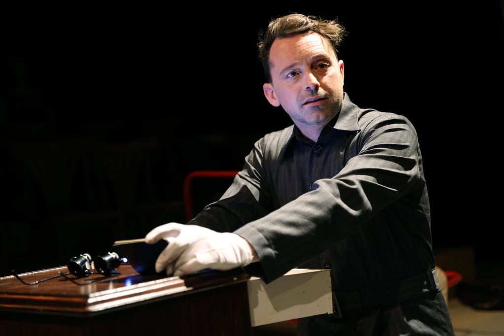 Michael Ruchter in „Schachnovelle“ am Theater Magdeburg.