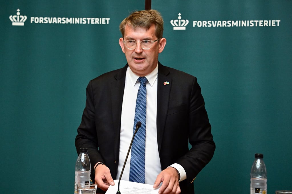 Dänemarks Verteidigungsminister Troels Lund Poulsen äußerte sich auf einer Pressekonferenz mit Justizminister Peter Hummelgaard. (Archivbild)