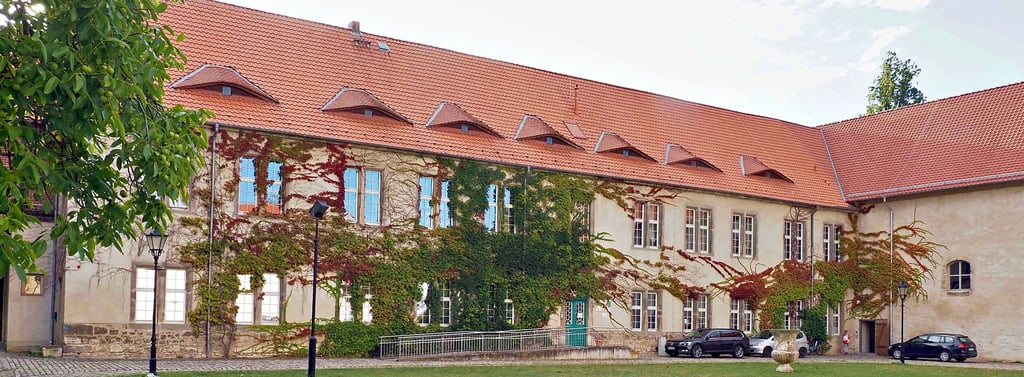 Viel Platz bietet die Kita Hessen auf dem Schlossgelände. Momentan ist sie – mit und ohne Hortkinder betrachtet – alles andere als ausgelastet.