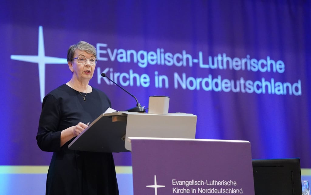 Die Landesbischöfin der Nordkirche, Kristina Kühnbaum-Schmidt, hat der Bundesregierung Mutlosigkeit im Kampf gegen die Klimakrise vorgeworfen.