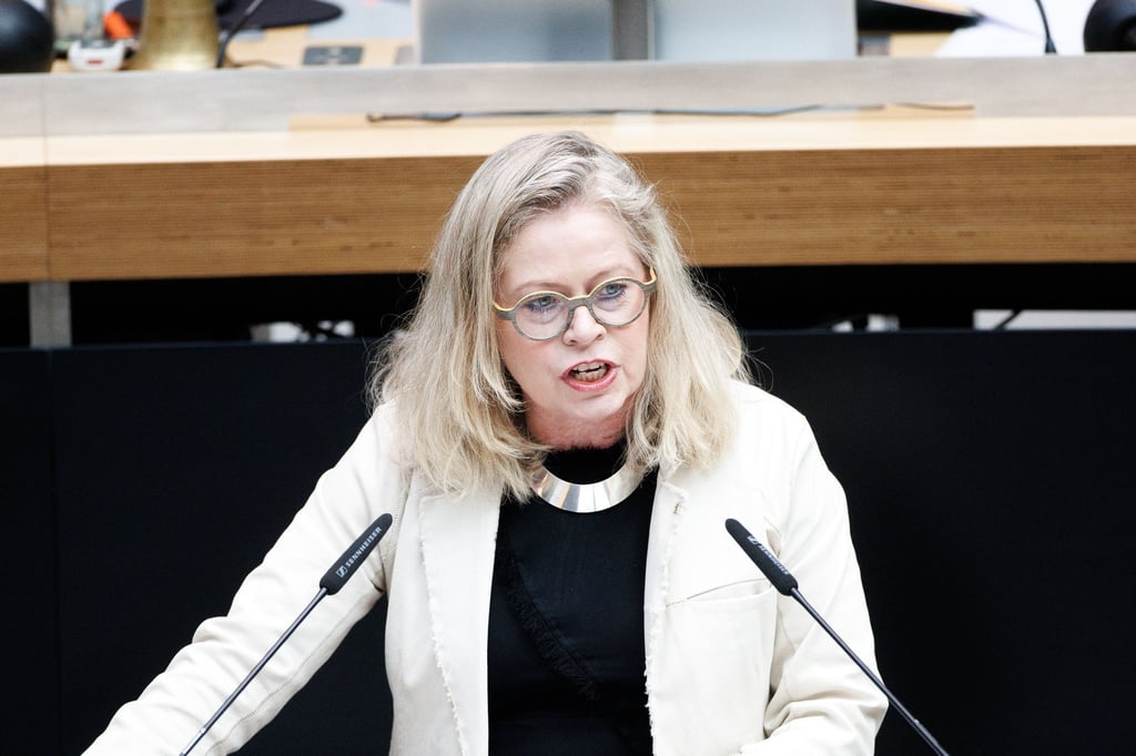 Umwelt- und Klimaschutzsenatorin Ute Bonde (CDU) sieht noch Klärungsbedarf bei der Finanzierung der Maßnahmen, die von der Initiative BaumEntscheid gefordert werden.
