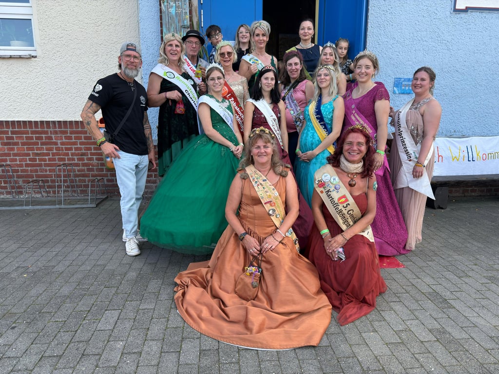 Lokale Hoheiten waren zu Gast im Genthiner Jugendhaus.