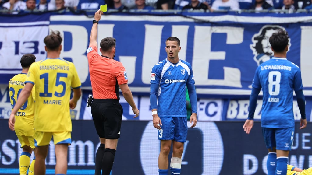 Andi Hoti (Mitte) ist im Rennen um einen Platz in der FCM-Verteidigung ins Hintertreffen geraten.