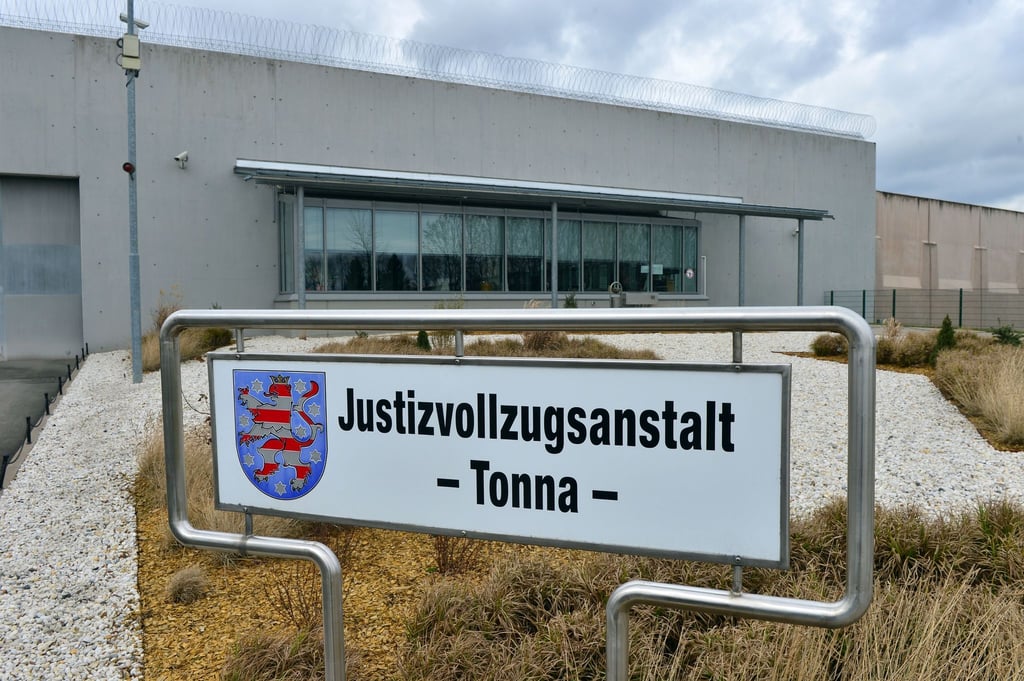 Was sich 2022 in Sachsen-Anhalt tatsächlich ereignete, übten Thüringer Einsatzkräfte in der JVA Tonna in der Nacht zu Donnerstag. (Archivbild)