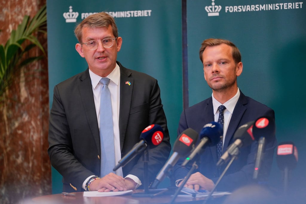 Sprechen von einem „hybriden Angriff“: Dänemarks Verteidigungsminister Troels Lund Poulsen und Justizminister Peter Hummelgaard.