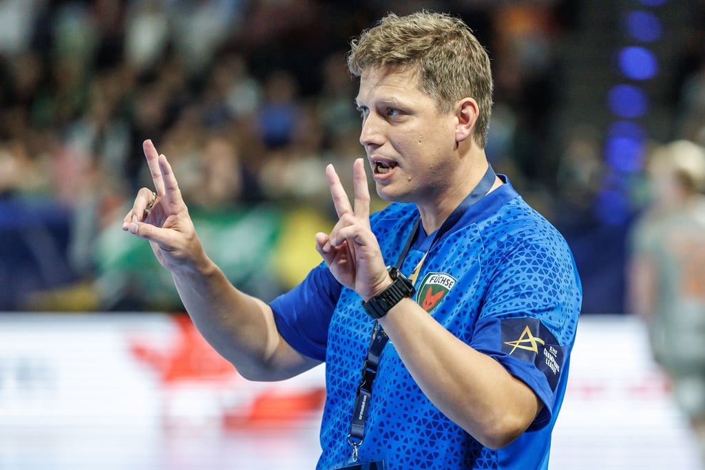 Füchse-Trainer Nicolej Krickau freut sich über die Fortschritte seines Teams