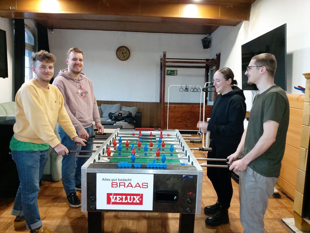 Jonas Köppe, Julian Hamecke, Cayenne Hofmann und Silas Biletti vom Vorstand des Vereins Jugendclub Biederitz (v.l.). Foto: Hendrik Reppin