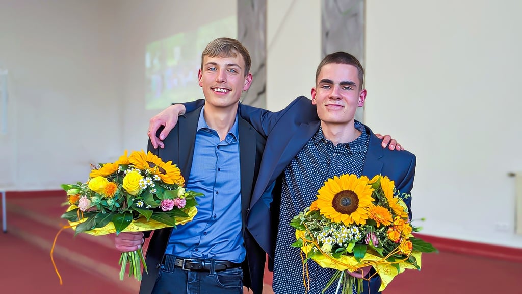 Die Zwölftklässler Erik Kirchner und Henning Lotsch vom Domgymnasium Merseburg sind die Haeckel-Stipendiaten 2025.