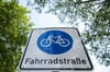 Mit diesem Schild werden Fahrradstraßen gekennzeichnet. 