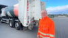 Immer noch motiviert und voller Energie: Müllfahrer Niclas Hellmund von der Abfallwirtschaft Nordharz nach seiner Schicht auf dem Firmengelände in Reddeber, Wernigerode.