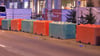 Große Betonblöcke waren bislang immer als Sperren rund um den Magdeburger Weihnachtsmarkt aufgebaut. In diesem Jahr soll sich einiges ändern.