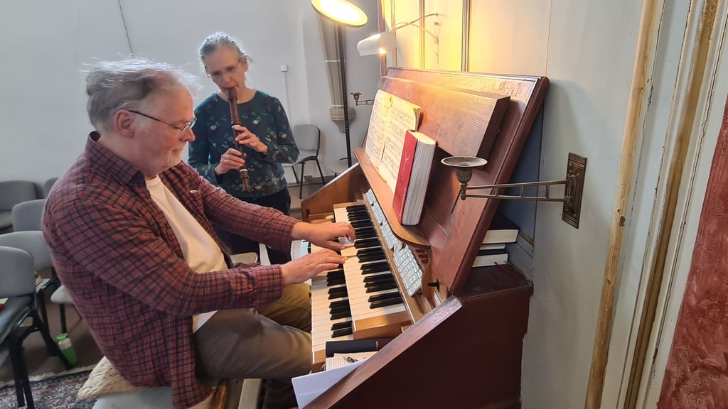 Michael und Elisabeth Löderbusch laden zur Serenade „Halb Sechs“.