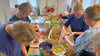 In einem Workshop werden den Veranstaltern weitere Ideen vorgestellt, wie auch aus regionalen Zutaten tolles Festivalessen entstehen kann.