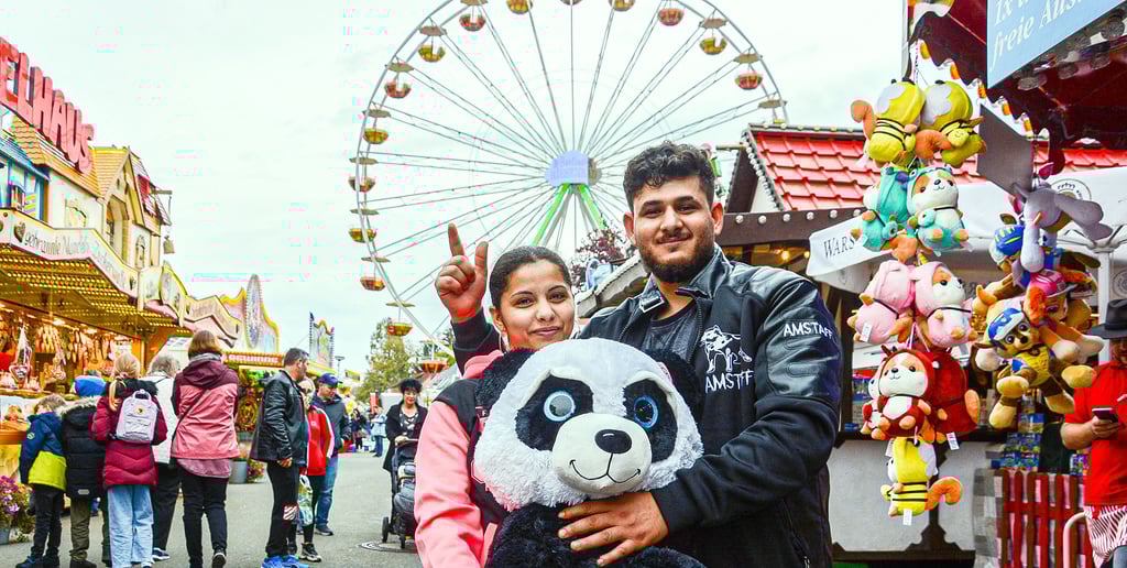 Martinimarkt Klötze: Liebe kann so plüschig sein: Petrisor schenkte Madalina einen Pandabären.