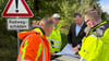 Bauberatung mit Vertretern der Kreisverwaltung, der Stadt Jerichow, dem Bauunternehmen Matthäi sowie dem Planungsbüro Seidel auf dem Radweg entlang der K 1199 zwischen Genthin und Brettin.