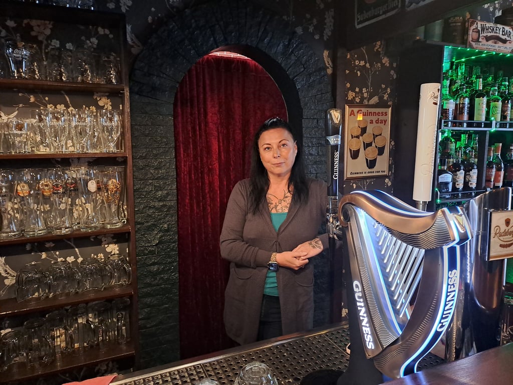 Berit Dlouhy betreibt das Pub Eberkopf in Hasselfelde.