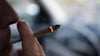 Der gleichzeitige Konsum von Cannabis und Alkohol birgt erhöhte Unfallrisiken im Straßenverkehr, sagen Mediziner. (Symbolfoto)