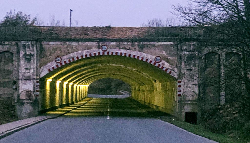 Erinnerungen an Tunnel in Zangenberg: Die Bahnunterführung bot während der Bombenangriffe im Frühjahr 1945 Zuflucht in einem Schutzraum.
