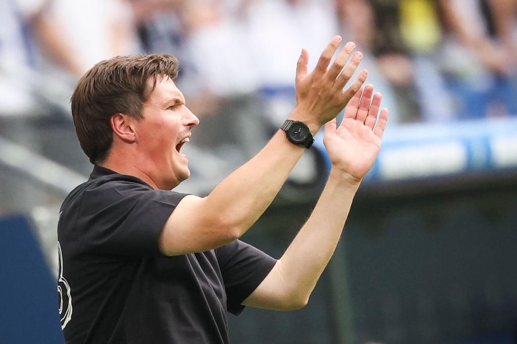 Durfte den ersten Bundesliga-Sieg bejubeln: HSV-Trainer Merlin Polzin (Archiv)