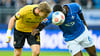 Im Kopfballduell: Christoph Daferner von Dynamo Dresden (l) und Darmstadts Patric Pfeiffer.