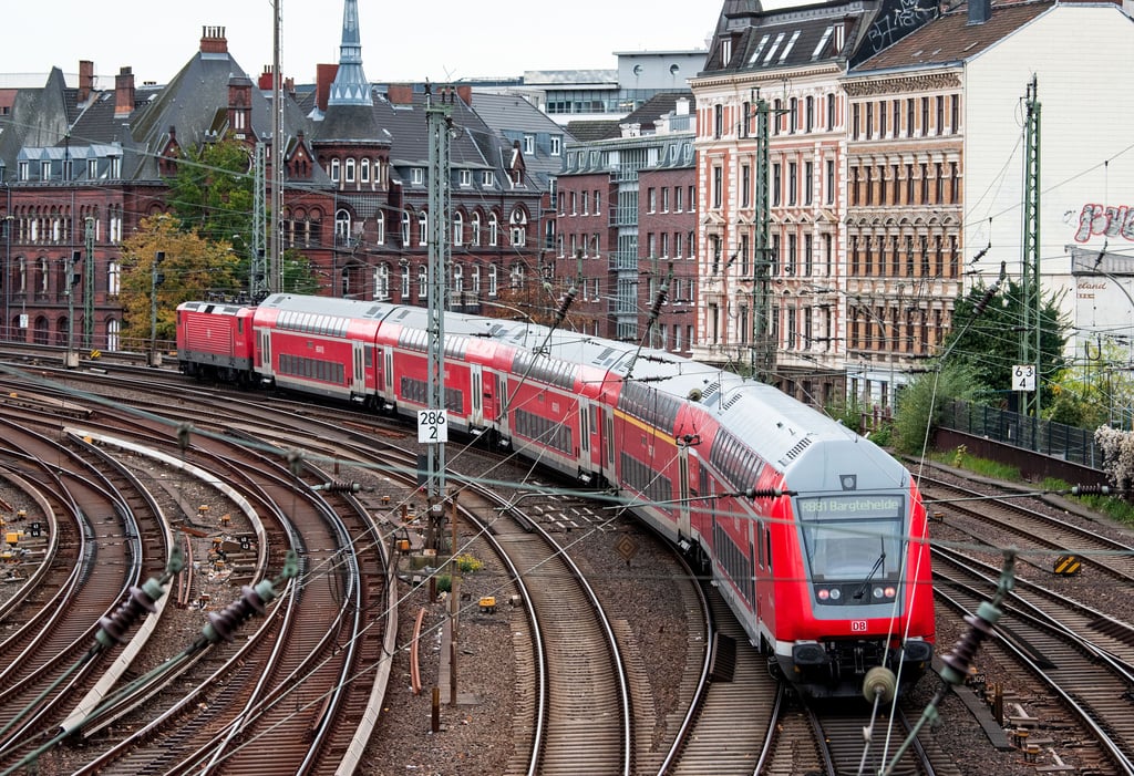 Mit Split Ticketing lässt sich für Kunden der Deutschen Bahn zum Teil viel Geld sparen. Doch die Methode birgt Risiken.