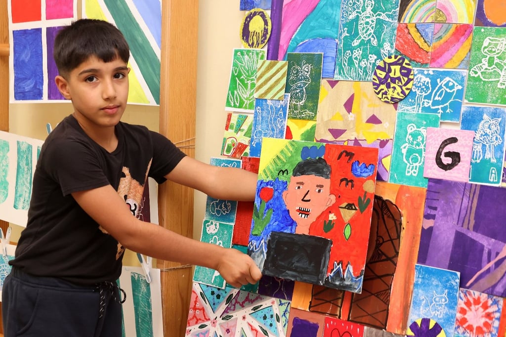 Porträt: Deliar hat im Kunstprojekt „Das wunderbare Bilderkaleidoskop“ sich selbst dargestellt.