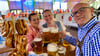 Die Wernigeröder Wiesngaudi 2025 ist eröffnet: Mit dabei sind Janine, Pia und Heiko (von links). 