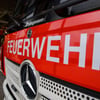Auf dem Rastplatz Marienborn-Süd brennt am frühen Freitagmorgen Batterie-Schrott auf einem Lkw-Anhänger. (Symbolbild)