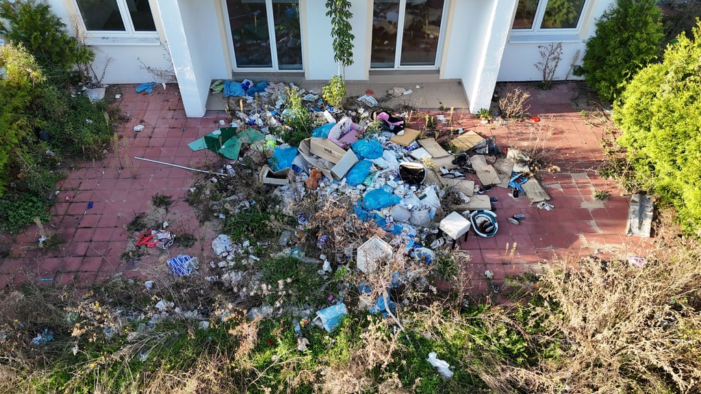 Massiver Müll- und Rattenbefall im Braunschweiger Bogen in Halle-Neustadt.