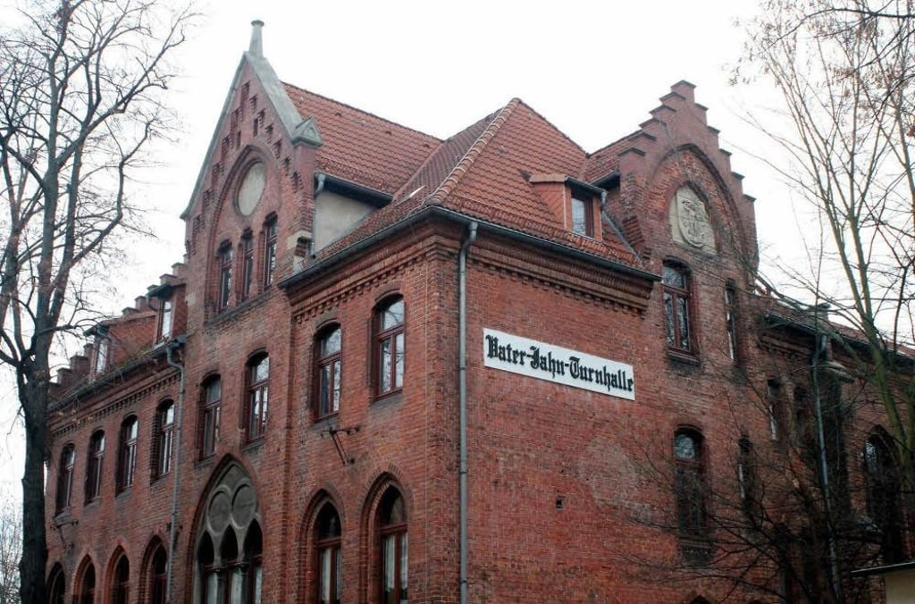 Kann die Vater-Jahn-Turnhalle mit Geld aus dem Sonervermögen saniert werden? Noch gibt es keine Liste der Vorhaben.
