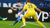 Der starke Schalker El-Faouzi scheitert knapp.