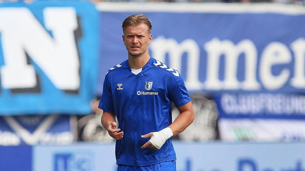 Stürmer Alexander Ahl-Holmström steht bei der Partie des 1. FC Magdeburg beim Karlsruher SC nicht im Kader.