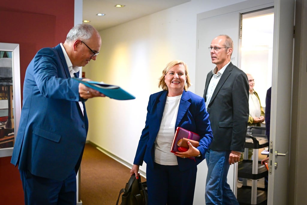 Eva Högl und Mark Rackles (r.) sollen Mitglieder im Bremer Senat werden. (Archivbild)